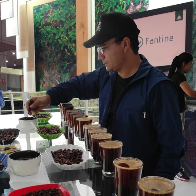 Wilton Benitez cupping at Fantine laboratory